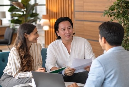 Buổi tư vấn thiết kế với khách hàng